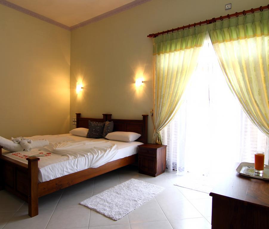 Methira Villa Aluthgama Esterno foto
