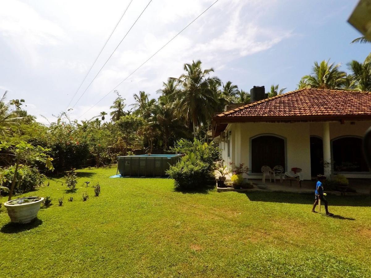 Methira Villa Aluthgama Esterno foto