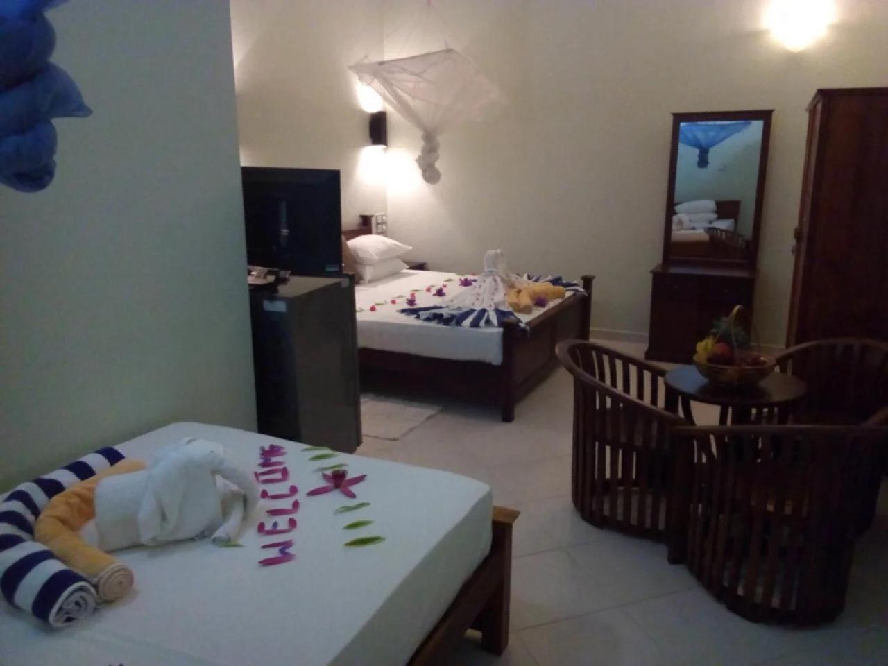 Methira Villa Aluthgama Esterno foto
